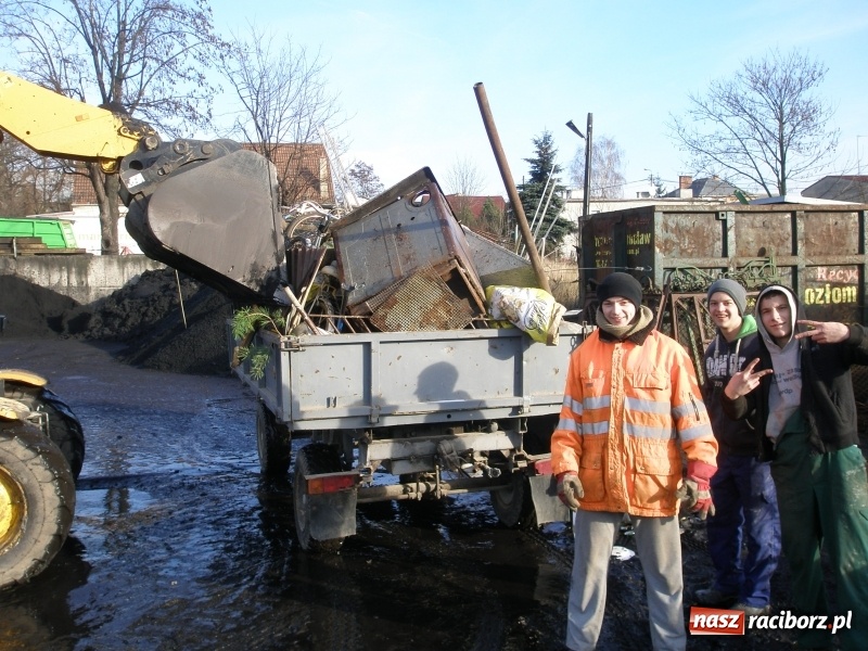 Zdjęcie w galerii na portalu naszraciborz.pl: Trwa kolejna powiatowa ZŁOMIADA  wiadomości z regionu