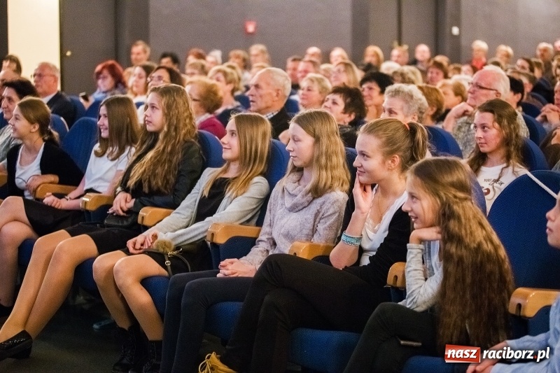 Zdjęcie w galerii na portalu naszraciborz.pl: Premiera filmu Z kamerą po Brzeziu znanym i nieznanym w Domu Kultury Strzecha wiadomości z regionu