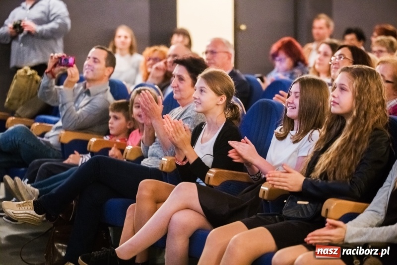 Zdjęcie w galerii na portalu naszraciborz.pl: Premiera filmu Z kamerą po Brzeziu znanym i nieznanym w Domu Kultury Strzecha wiadomości z regionu