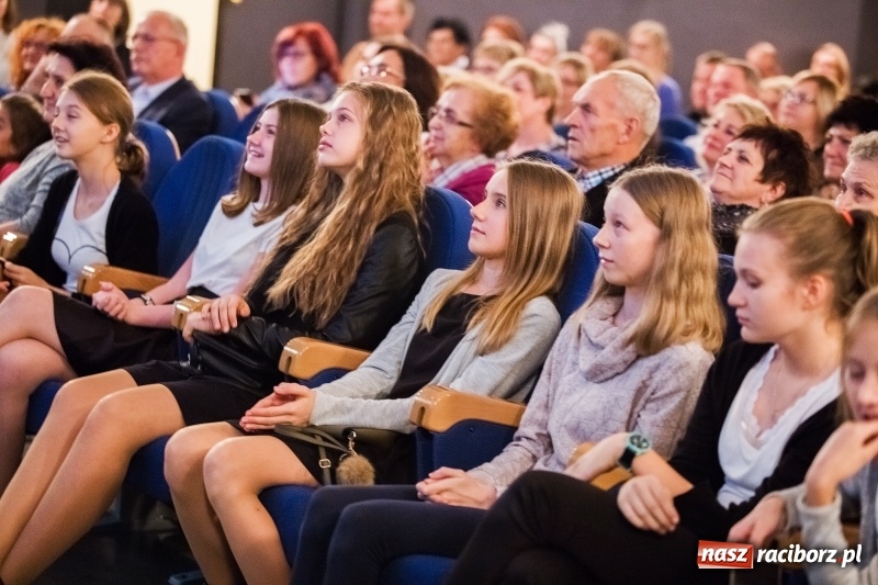 Zdjęcie w galerii na portalu naszraciborz.pl: Premiera filmu Z kamerą po Brzeziu znanym i nieznanym w Domu Kultury Strzecha wiadomości z regionu