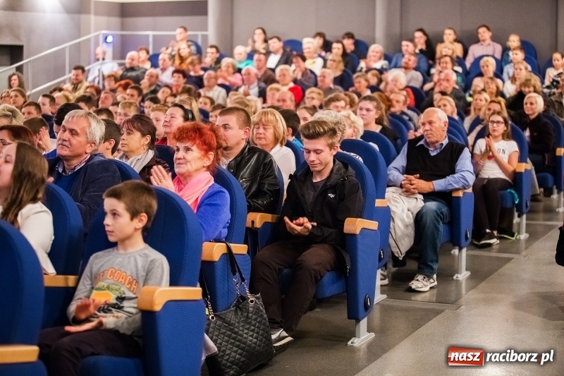 Zdjęcie w galerii na portalu naszraciborz.pl: Premiera filmu Z kamerą po Brzeziu znanym i nieznanym w Domu Kultury Strzecha wiadomości z regionu