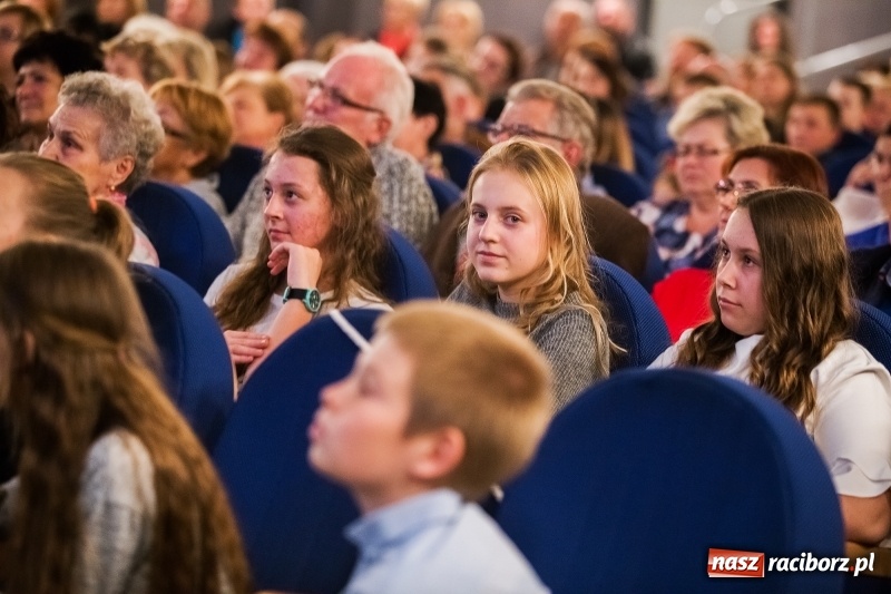 Zdjęcie w galerii na portalu naszraciborz.pl: Premiera filmu Z kamerą po Brzeziu znanym i nieznanym w Domu Kultury Strzecha wiadomości z regionu