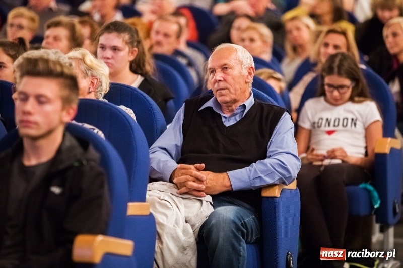 Zdjęcie w galerii na portalu naszraciborz.pl: Premiera filmu Z kamerą po Brzeziu znanym i nieznanym w Domu Kultury Strzecha wiadomości z regionu