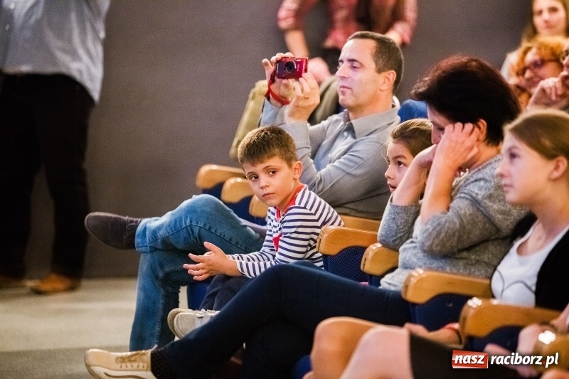 Zdjęcie w galerii na portalu naszraciborz.pl: Premiera filmu Z kamerą po Brzeziu znanym i nieznanym w Domu Kultury Strzecha wiadomości z regionu