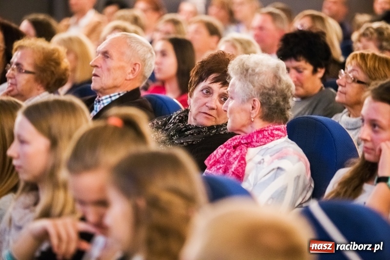 Zdjęcie w galerii na portalu naszraciborz.pl: Premiera filmu Z kamerą po Brzeziu znanym i nieznanym w Domu Kultury Strzecha wiadomości z regionu