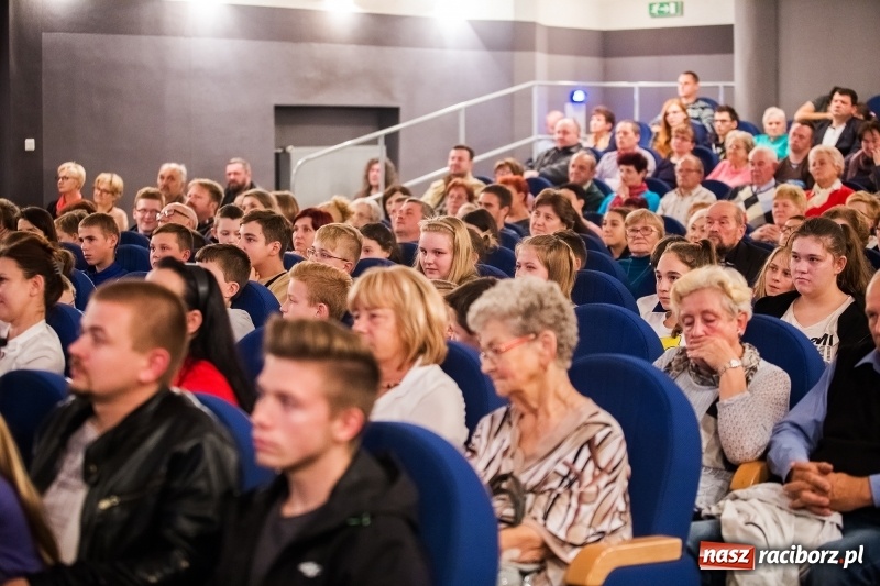 Zdjęcie w galerii na portalu naszraciborz.pl: Premiera filmu Z kamerą po Brzeziu znanym i nieznanym w Domu Kultury Strzecha wiadomości z regionu