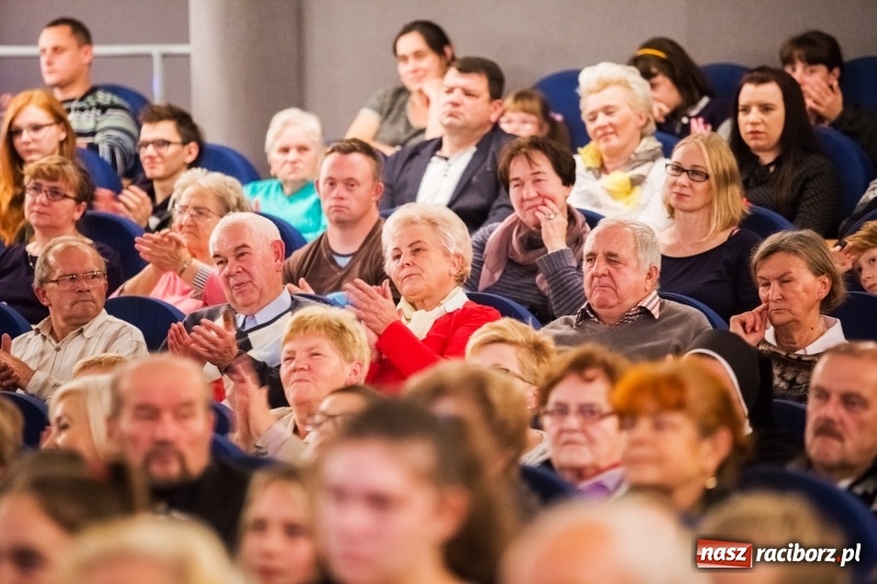 Zdjęcie w galerii na portalu naszraciborz.pl: Premiera filmu Z kamerą po Brzeziu znanym i nieznanym w Domu Kultury Strzecha wiadomości z regionu