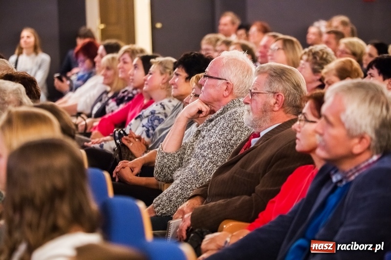 Zdjęcie w galerii na portalu naszraciborz.pl: Premiera filmu Z kamerą po Brzeziu znanym i nieznanym w Domu Kultury Strzecha wiadomości z regionu
