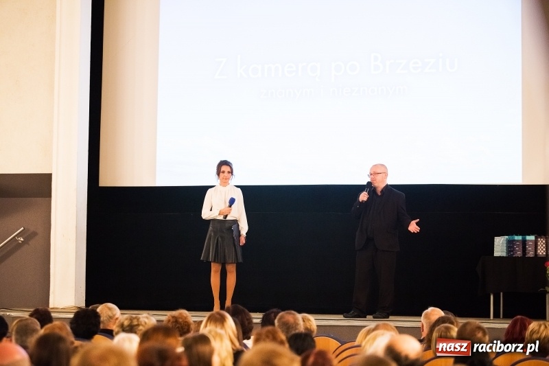 Zdjęcie w galerii na portalu naszraciborz.pl: Premiera filmu Z kamerą po Brzeziu znanym i nieznanym w Domu Kultury Strzecha wiadomości z regionu