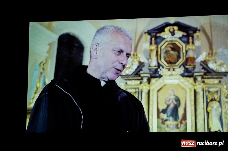 Zdjęcie w galerii na portalu naszraciborz.pl: Premiera filmu Z kamerą po Brzeziu znanym i nieznanym w Domu Kultury Strzecha wiadomości z regionu