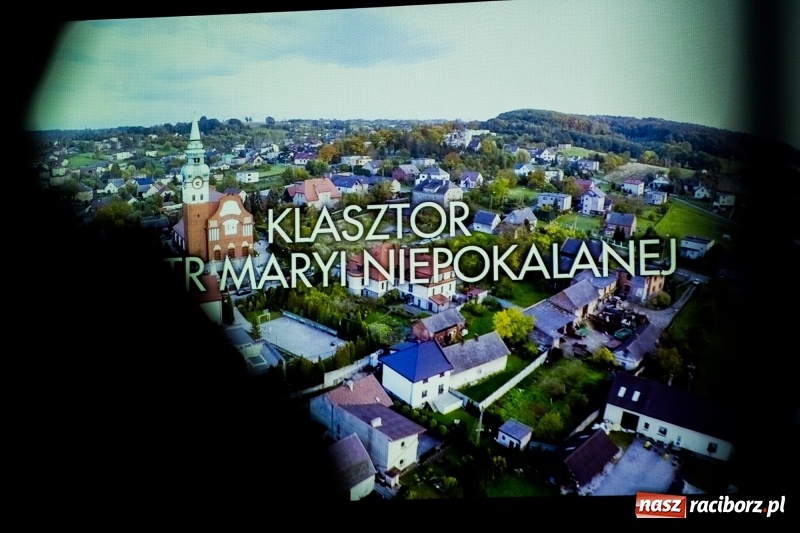 Zdjęcie w galerii na portalu naszraciborz.pl: Premiera filmu Z kamerą po Brzeziu znanym i nieznanym w Domu Kultury Strzecha wiadomości z regionu