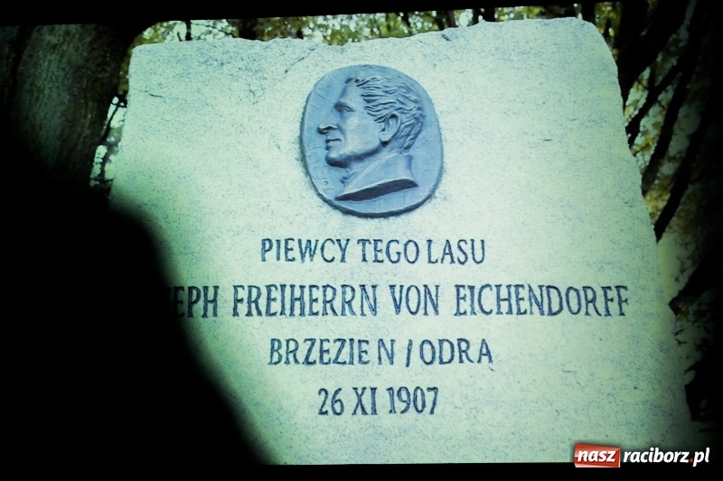 Zdjęcie w galerii na portalu naszraciborz.pl: Premiera filmu Z kamerą po Brzeziu znanym i nieznanym w Domu Kultury Strzecha wiadomości z regionu