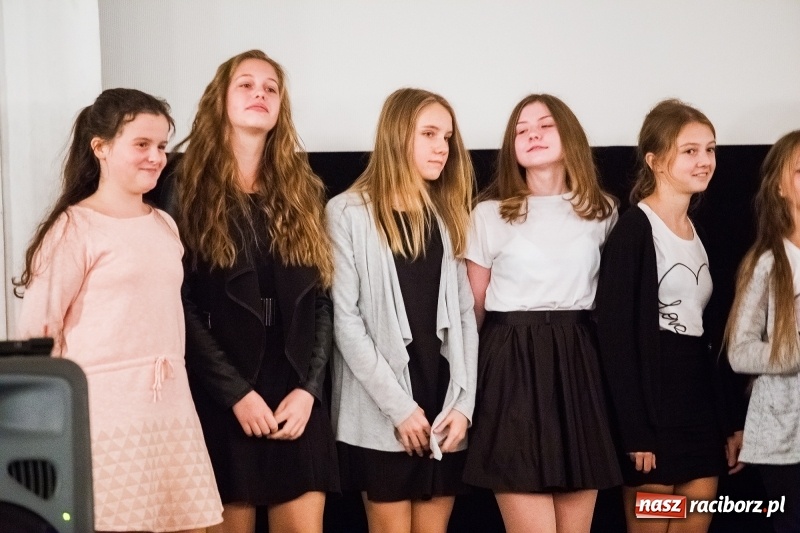 Zdjęcie w galerii na portalu naszraciborz.pl: Premiera filmu Z kamerą po Brzeziu znanym i nieznanym w Domu Kultury Strzecha wiadomości z regionu