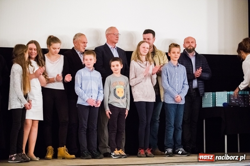 Zdjęcie w galerii na portalu naszraciborz.pl: Premiera filmu Z kamerą po Brzeziu znanym i nieznanym w Domu Kultury Strzecha wiadomości z regionu