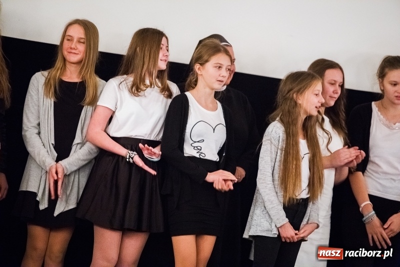 Zdjęcie w galerii na portalu naszraciborz.pl: Premiera filmu Z kamerą po Brzeziu znanym i nieznanym w Domu Kultury Strzecha wiadomości z regionu