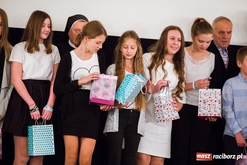 Zdjęcie w galerii na portalu naszraciborz.pl: Premiera filmu Z kamerą po Brzeziu znanym i nieznanym w Domu Kultury Strzecha wiadomości z regionu