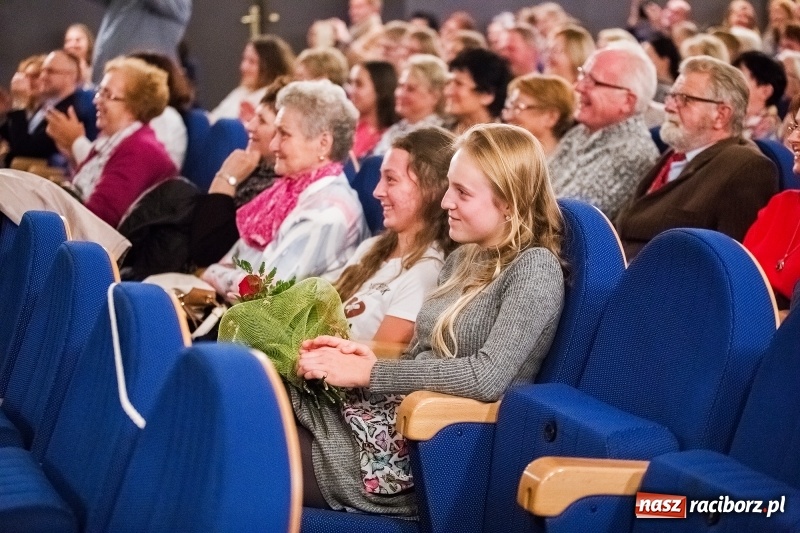 Zdjęcie w galerii na portalu naszraciborz.pl: Premiera filmu Z kamerą po Brzeziu znanym i nieznanym w Domu Kultury Strzecha wiadomości z regionu
