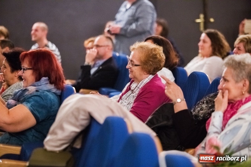 Zdjęcie w galerii na portalu naszraciborz.pl: Premiera filmu Z kamerą po Brzeziu znanym i nieznanym w Domu Kultury Strzecha wiadomości z regionu