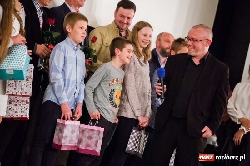 Zdjęcie w galerii na portalu naszraciborz.pl: Premiera filmu Z kamerą po Brzeziu znanym i nieznanym w Domu Kultury Strzecha wiadomości z regionu