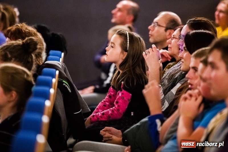 Zdjęcie w galerii na portalu naszraciborz.pl: Premiera filmu Z kamerą po Brzeziu znanym i nieznanym w Domu Kultury Strzecha wiadomości z regionu
