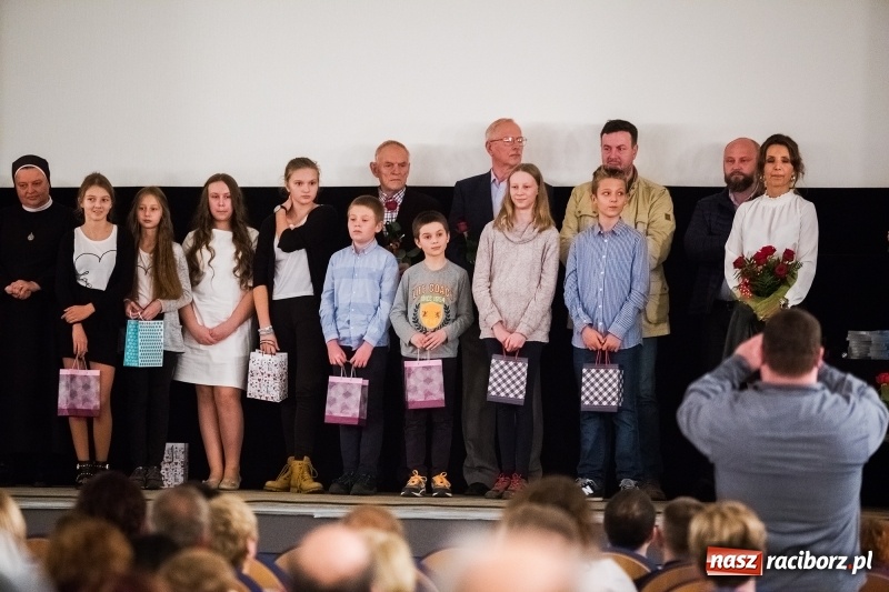 Zdjęcie w galerii na portalu naszraciborz.pl: Premiera filmu Z kamerą po Brzeziu znanym i nieznanym w Domu Kultury Strzecha wiadomości z regionu