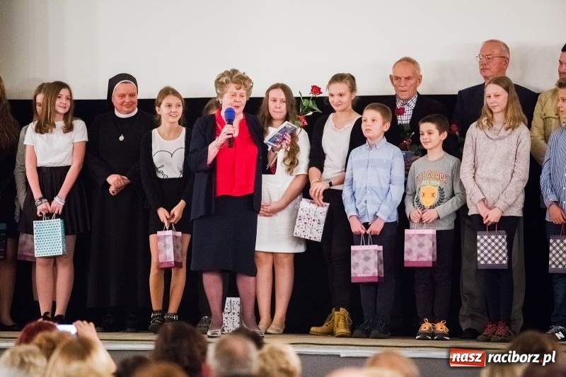 Zdjęcie w galerii na portalu naszraciborz.pl: Premiera filmu Z kamerą po Brzeziu znanym i nieznanym w Domu Kultury Strzecha wiadomości z regionu