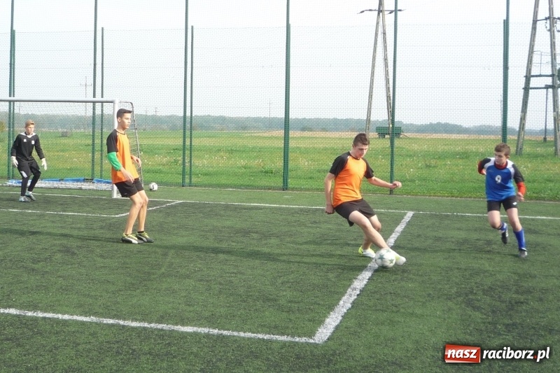 Zdjęcie w galerii na portalu naszraciborz.pl: Gminne Igrzyska Młodzieży Szkolnej w piłce nożnej chłopców  wiadomości z regionu