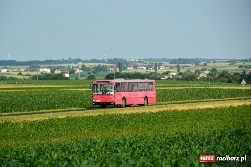 Zdjęcie w galerii na portalu naszraciborz.pl: PKS w Raciborzu pożegnał ostatniego mercedesa O 307 wiadomości z regionu