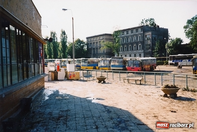 Zdjęcie w galerii na portalu naszraciborz.pl: PKS w Raciborzu pożegnał ostatniego mercedesa O 307 wiadomości z regionu