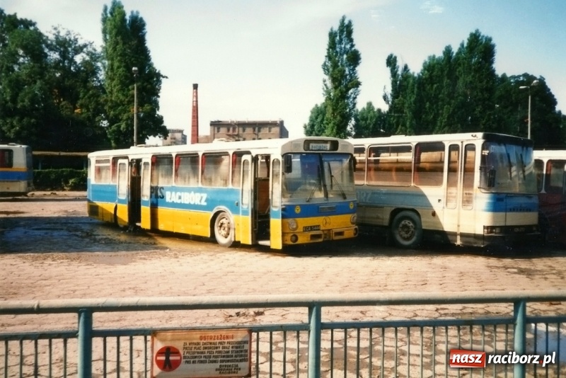 Zdjęcie w galerii na portalu naszraciborz.pl: PKS w Raciborzu pożegnał ostatniego mercedesa O 307 wiadomości z regionu