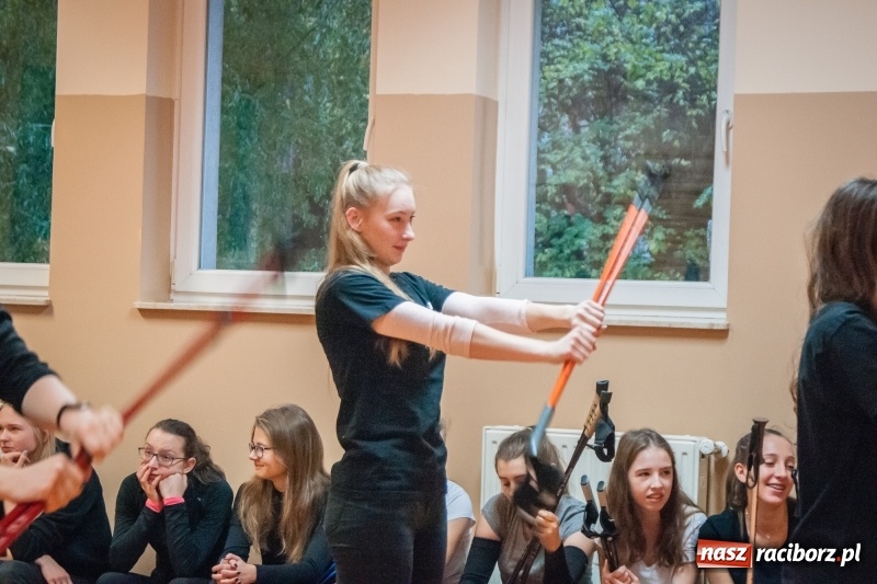 Zdjęcie w galerii na portalu naszraciborz.pl: I Jesienny Marsz Nordic Walking uczniów i nauczycieli I LO wiadomości z regionu