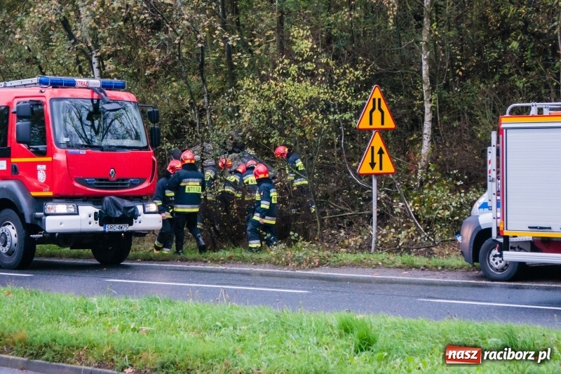 Zdjęcie w galerii na portalu naszraciborz.pl: Volkswagen dachował na Kozielskiej  wiadomości z regionu