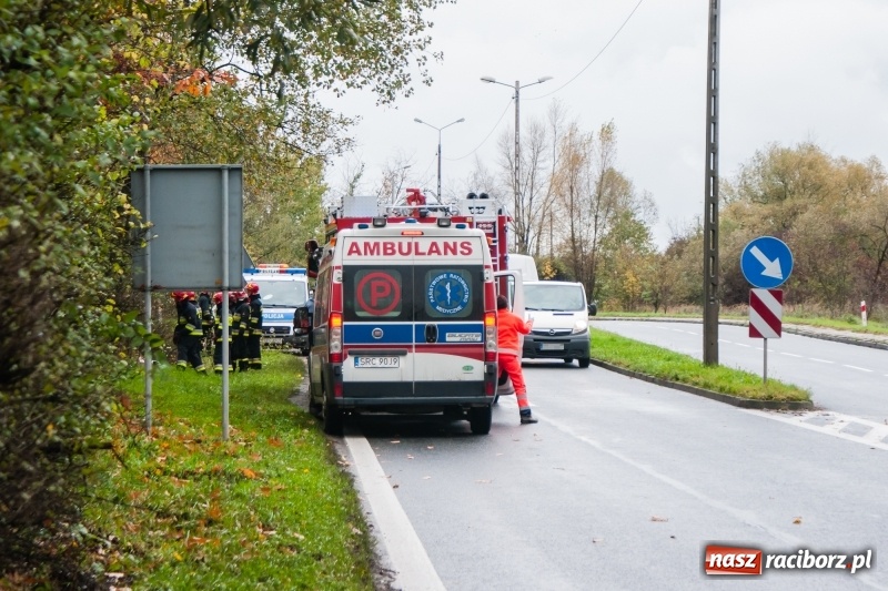 Zdjęcie w galerii na portalu naszraciborz.pl: Volkswagen dachował na Kozielskiej  wiadomości z regionu
