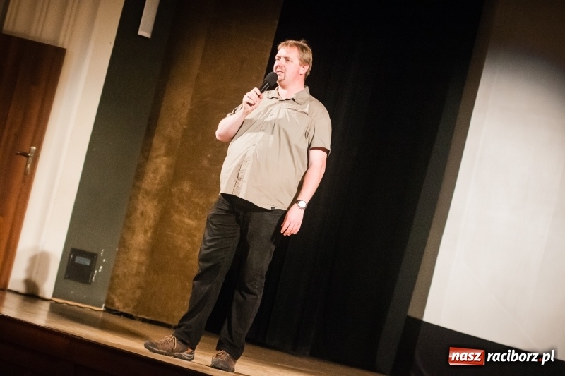 Zdjęcie w galerii na portalu naszraciborz.pl: Tłumy młodzieży na XIV Festiwalu Podróżniczym Wiatraki wiadomości z regionu