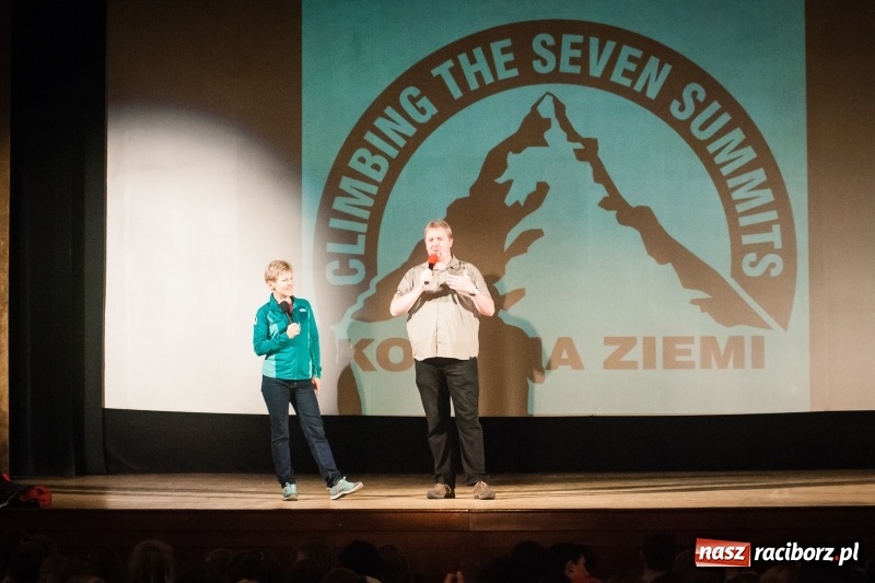 Zdjęcie w galerii na portalu naszraciborz.pl: Tłumy młodzieży na XIV Festiwalu Podróżniczym Wiatraki wiadomości z regionu