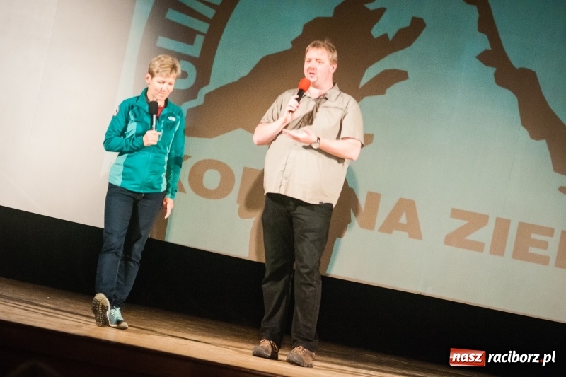 Zdjęcie w galerii na portalu naszraciborz.pl: Tłumy młodzieży na XIV Festiwalu Podróżniczym Wiatraki wiadomości z regionu