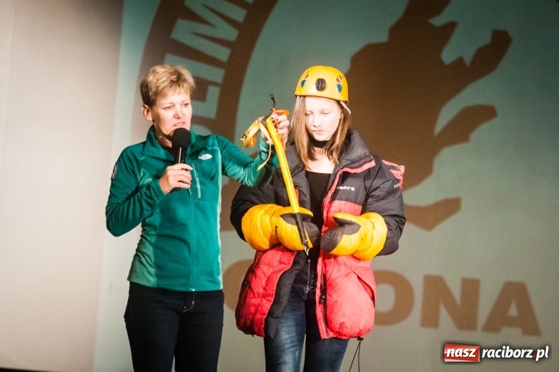 Zdjęcie w galerii na portalu naszraciborz.pl: Tłumy młodzieży na XIV Festiwalu Podróżniczym Wiatraki wiadomości z regionu