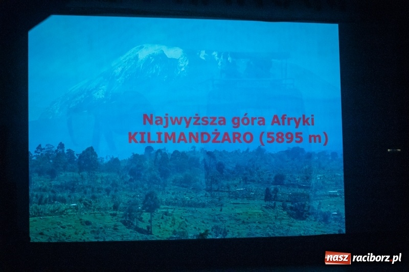 Zdjęcie w galerii na portalu naszraciborz.pl: Tłumy młodzieży na XIV Festiwalu Podróżniczym Wiatraki wiadomości z regionu