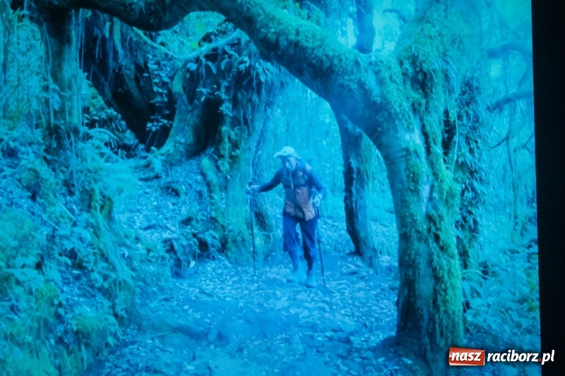 Zdjęcie w galerii na portalu naszraciborz.pl: Tłumy młodzieży na XIV Festiwalu Podróżniczym Wiatraki wiadomości z regionu