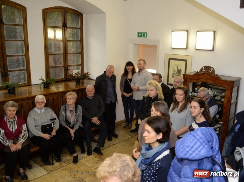 Zdjęcie w galerii na portalu naszraciborz.pl: PRZYSTANEK PRL - w raciborskim Muzeum otwarto nową wystawę czasową wiadomości z regionu