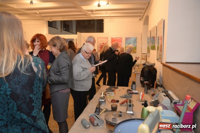 Zdjęcie w galerii na portalu naszraciborz.pl: PRZYSTANEK PRL - w raciborskim Muzeum otwarto nową wystawę czasową wiadomości z regionu