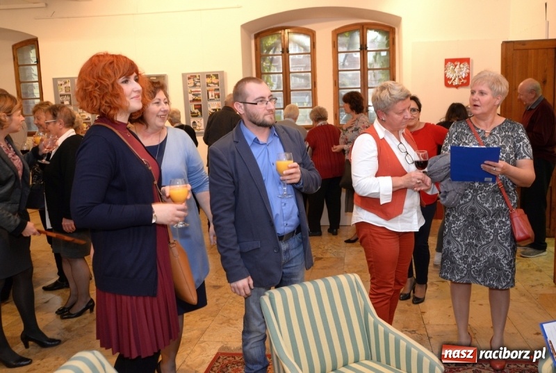 Zdjęcie w galerii na portalu naszraciborz.pl: PRZYSTANEK PRL - w raciborskim Muzeum otwarto nową wystawę czasową wiadomości z regionu