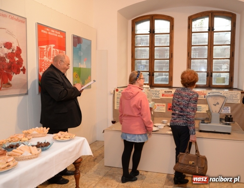 Zdjęcie w galerii na portalu naszraciborz.pl: PRZYSTANEK PRL - w raciborskim Muzeum otwarto nową wystawę czasową wiadomości z regionu