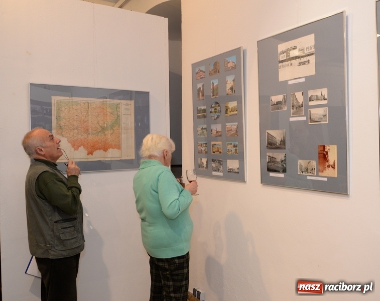 Zdjęcie w galerii na portalu naszraciborz.pl: PRZYSTANEK PRL - w raciborskim Muzeum otwarto nową wystawę czasową wiadomości z regionu