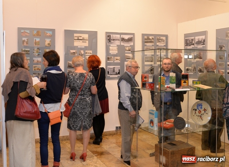 Zdjęcie w galerii na portalu naszraciborz.pl: PRZYSTANEK PRL - w raciborskim Muzeum otwarto nową wystawę czasową wiadomości z regionu
