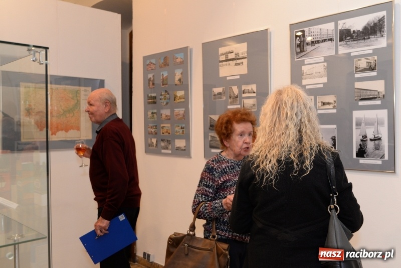 Zdjęcie w galerii na portalu naszraciborz.pl: PRZYSTANEK PRL - w raciborskim Muzeum otwarto nową wystawę czasową wiadomości z regionu