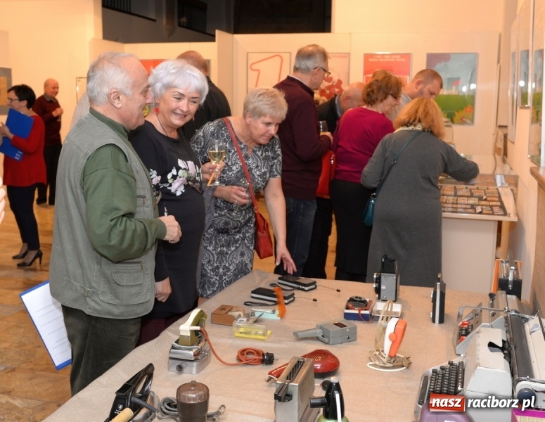 Zdjęcie w galerii na portalu naszraciborz.pl: PRZYSTANEK PRL - w raciborskim Muzeum otwarto nową wystawę czasową wiadomości z regionu