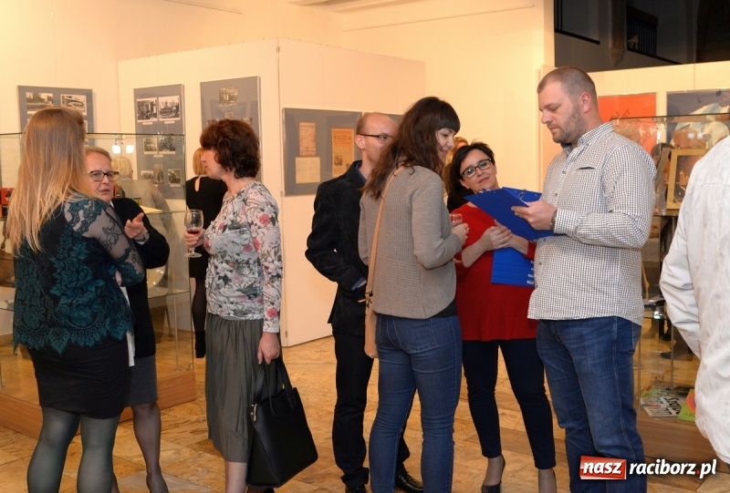 Zdjęcie w galerii na portalu naszraciborz.pl: PRZYSTANEK PRL - w raciborskim Muzeum otwarto nową wystawę czasową wiadomości z regionu