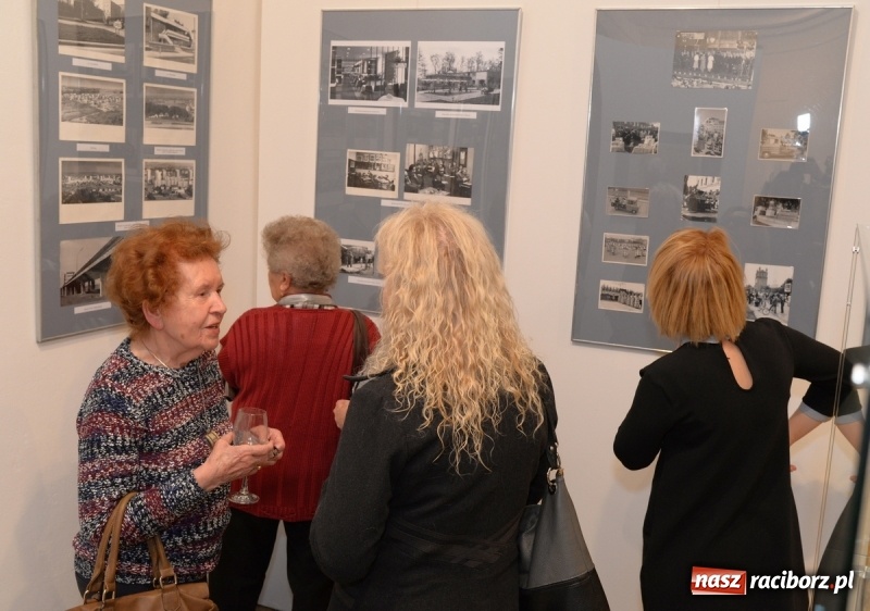Zdjęcie w galerii na portalu naszraciborz.pl: PRZYSTANEK PRL - w raciborskim Muzeum otwarto nową wystawę czasową wiadomości z regionu