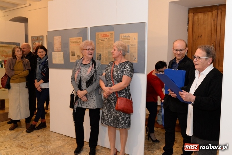 Zdjęcie w galerii na portalu naszraciborz.pl: PRZYSTANEK PRL - w raciborskim Muzeum otwarto nową wystawę czasową wiadomości z regionu